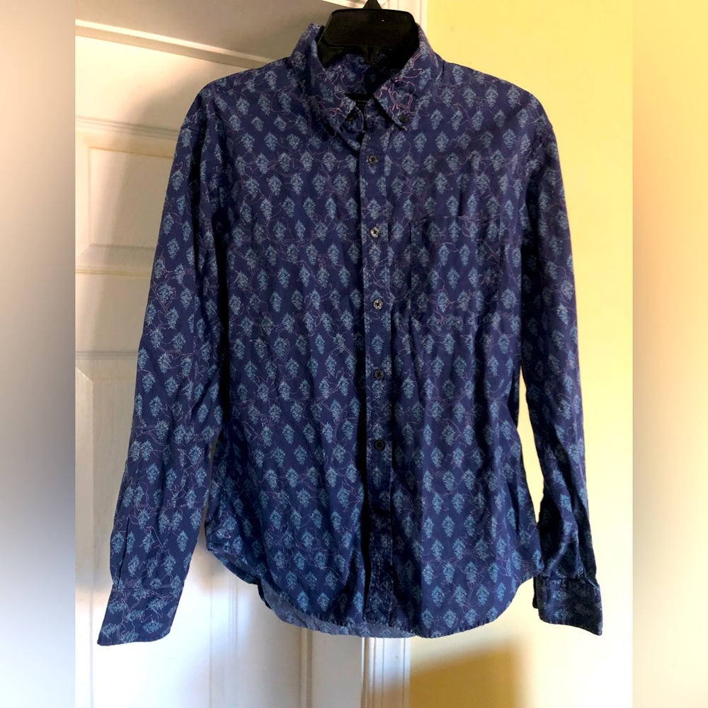 Club Monaco Button Down Blue Pattern Shirt